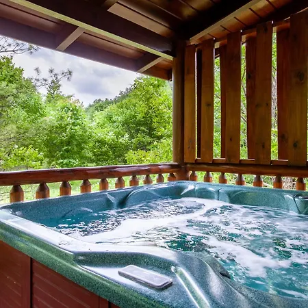Alpenhaus Cozy Log Cabin - 2 Bedrooms, Hot Tub, Amazing Location! Pigeon Forge Exterior photo