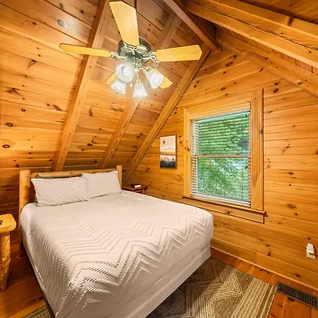 Alpenhaus Cozy Log Cabin - 2 Bedrooms, Hot Tub, Amazing Location! Pigeon Forge Exterior photo