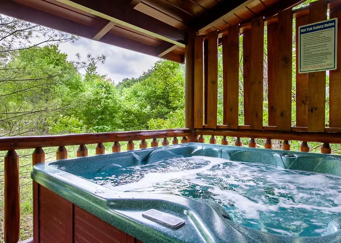Alpenhaus Cozy Log Cabin - 2 Bedrooms, Hot Tub, Amazing Location!