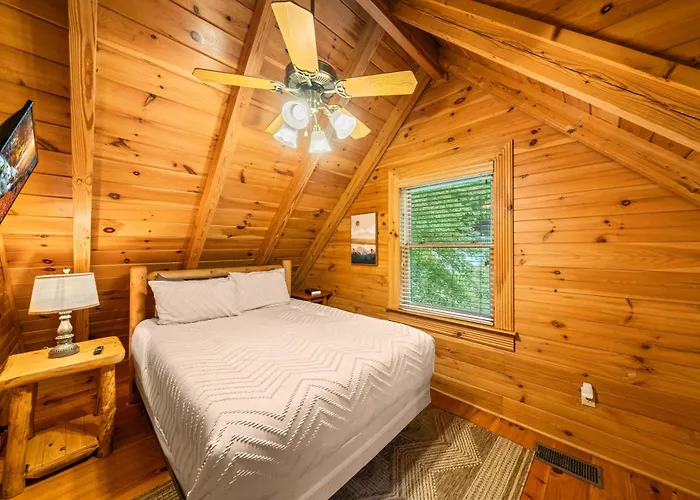 Alpenhaus Cozy Log Cabin - 2 Bedrooms, Hot Tub, Amazing Location!