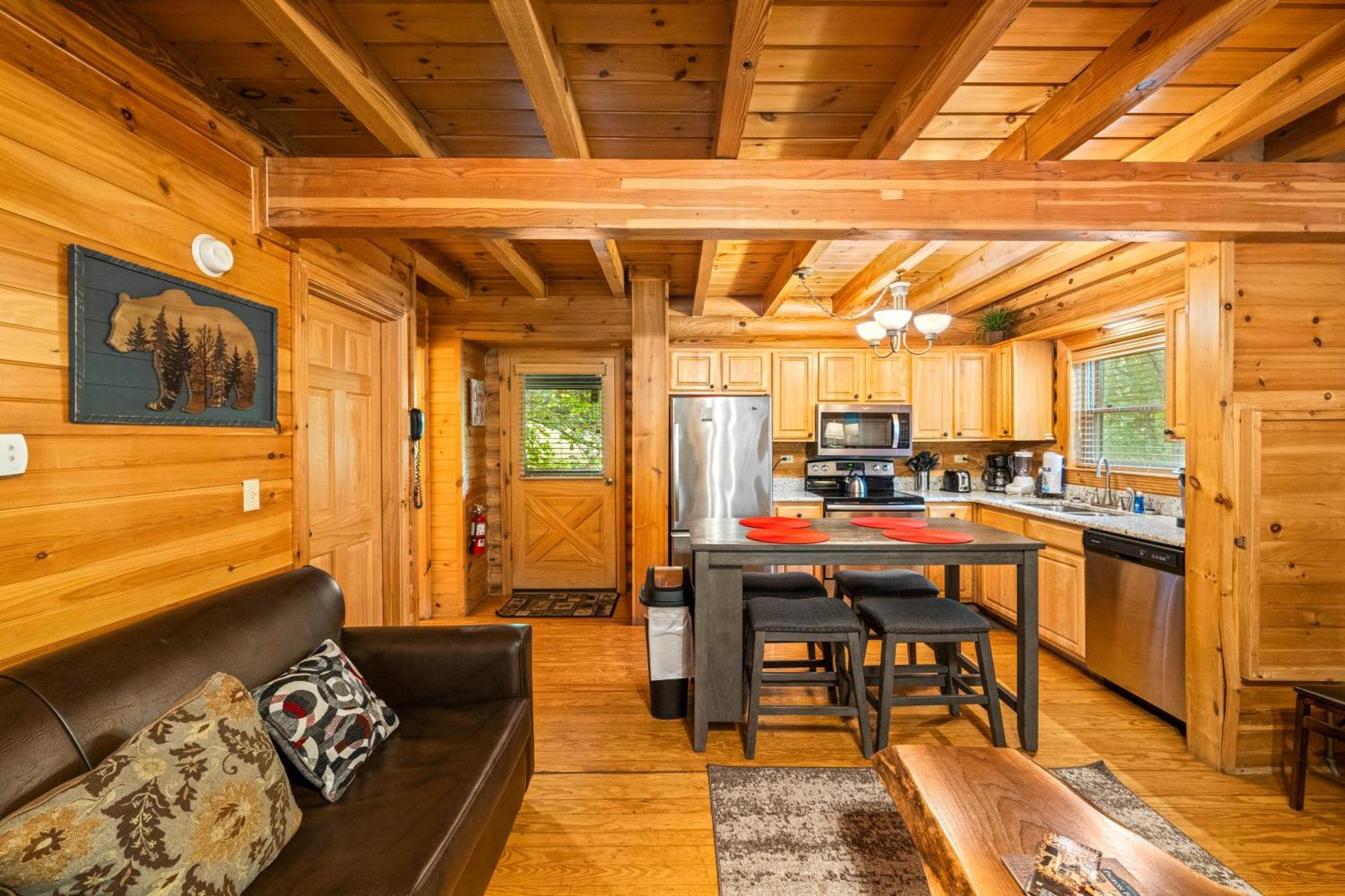 Holiday home Alpenhaus Cozy Log - 2 Bedrooms, Hot Tub, Amazing Location! Pigeon Forge